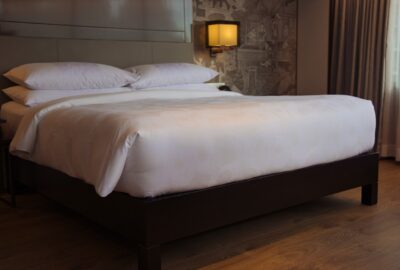 Comment_aménager_une_petite_chambre_avec_un_grand_lit_?