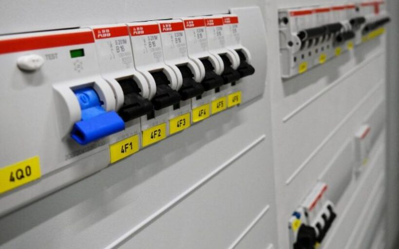 Comment_dépanner_l’électricité_après_une_coupure_totale_?