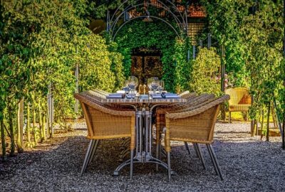 Les_conseils_pour_bien_choisir_une_table_de_jardin_design