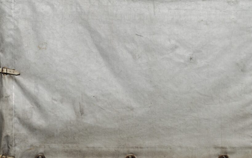 Pourquoi_opter_pour_une_bâche_munie_d’œillets ?