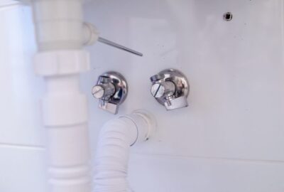 Voici_comment_serrer_une_bonde_de_douche_:_les_astuces_simples