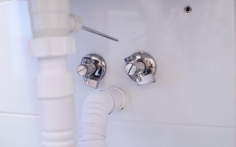 Voici_comment_serrer_une_bonde_de_douche_:_les_astuces_simples