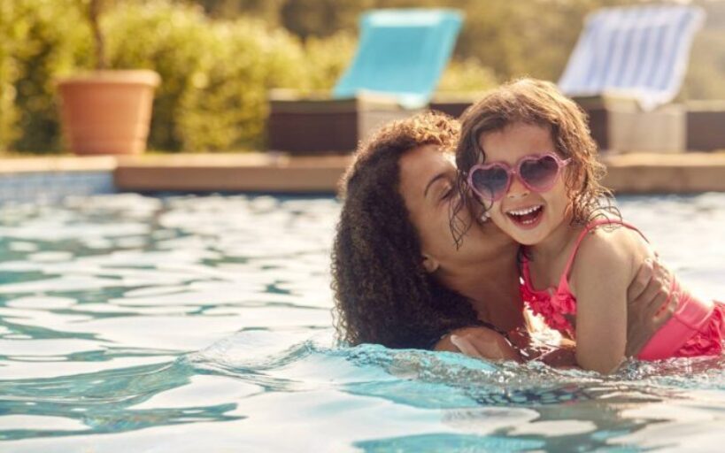 visuel-quelles-solutions-pour-purifier-l-eau-de-votre-piscine.jpg