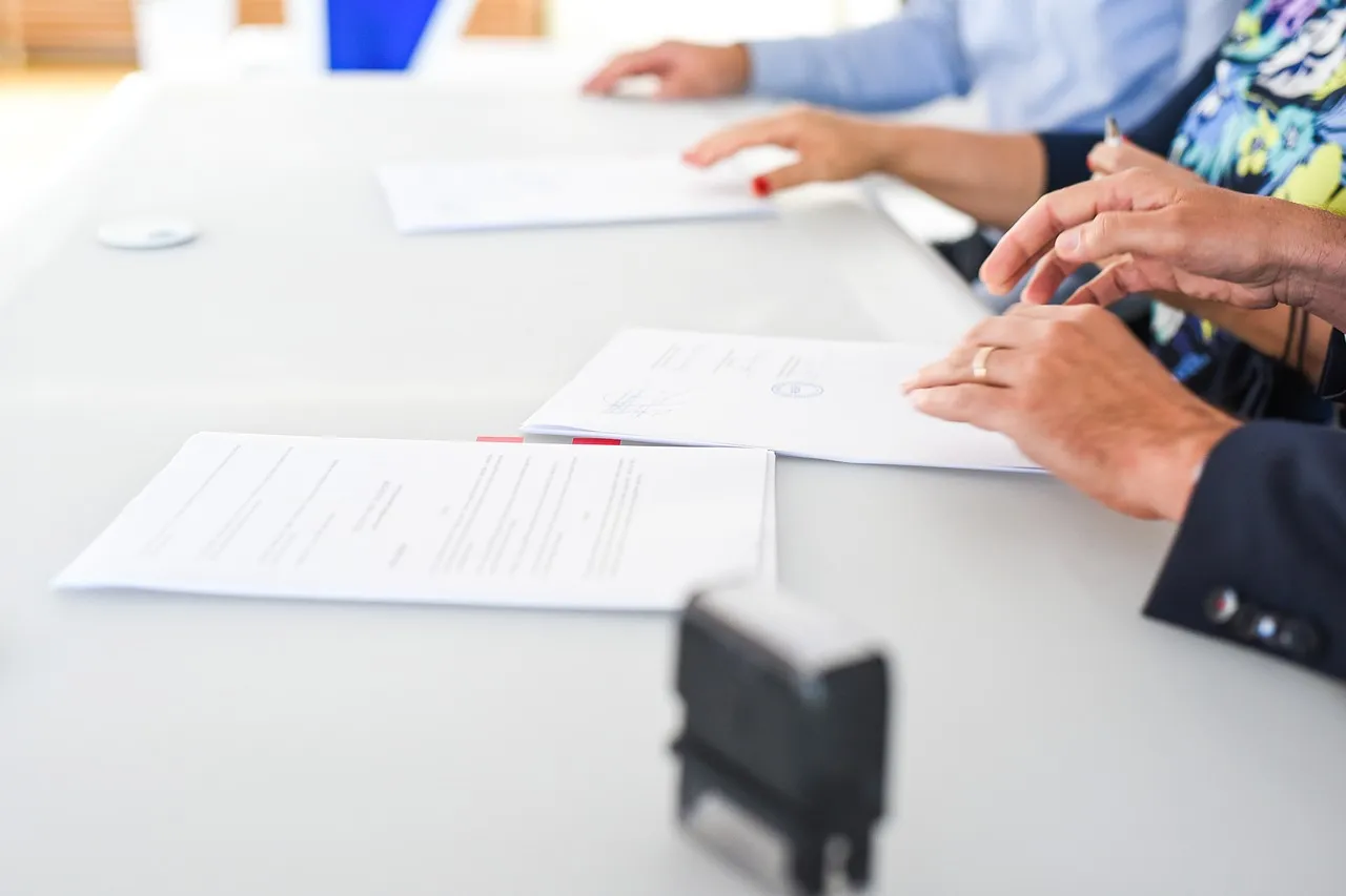 Comprendre l’attestation de renoncement à la protection du patrimoine personnel pour les propriétaires de maisons