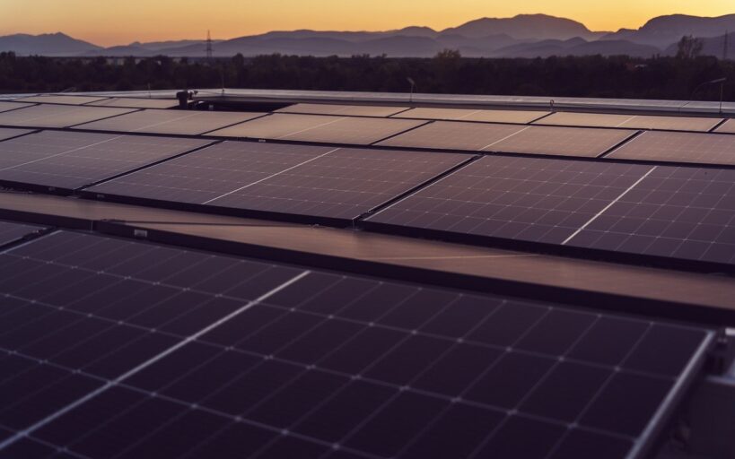 Un_toit_plat_sans_limites_:_révolution_solaire_pour_votre_maison