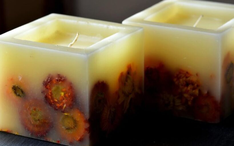 Bougies_fleurs_séchées_naturelles:_l’élément_décoratif_à_découvrir!