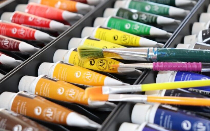 Comparaison_entre_la_peinture_artisanale_et_la_peinture_acrylique
