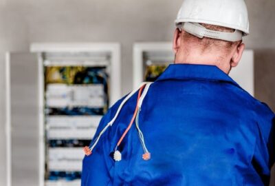 Installation_électrique_défectueuse_:_qui_doit_payer_l’électricien_?
