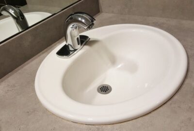 Comment_enlever_les_rayures_d_un_évier_ou_d_une_baignoire_en_fonte