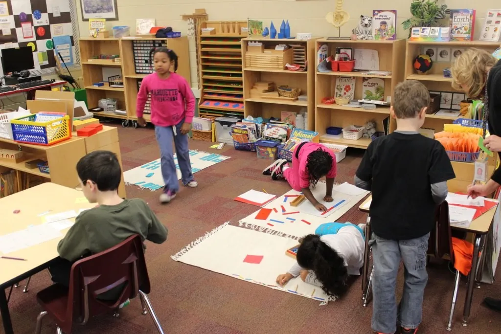 chambre montessori jeu