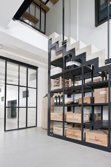 carton sous escalier