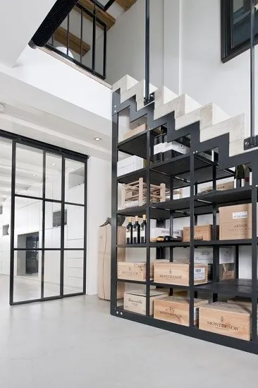 carton sous escalier