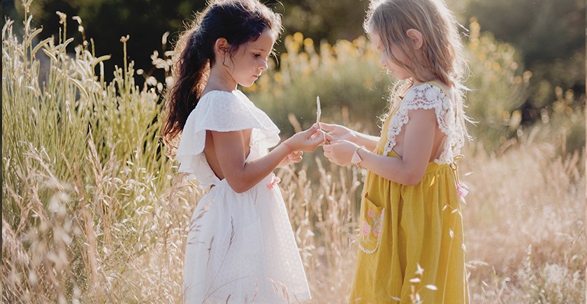 enfant dans la prairie