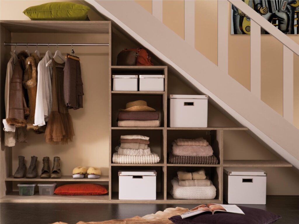 rangements sous escalier