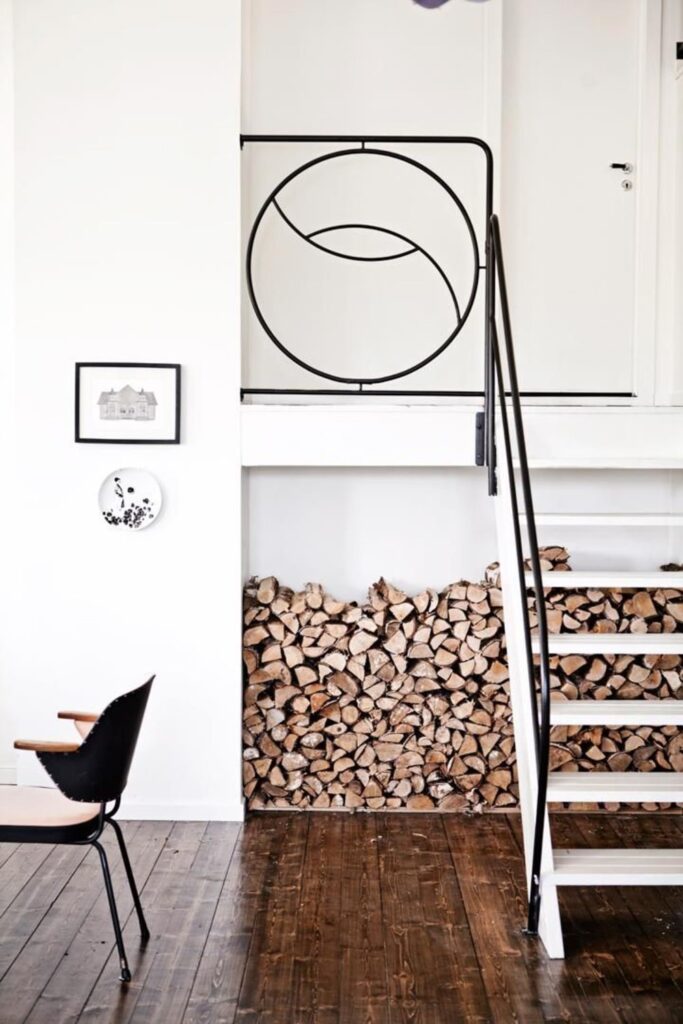 stockage buche sous escalier