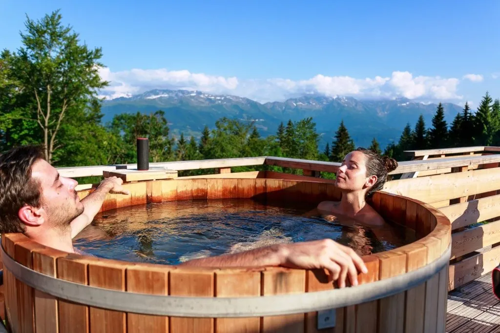 couple prenant un bain