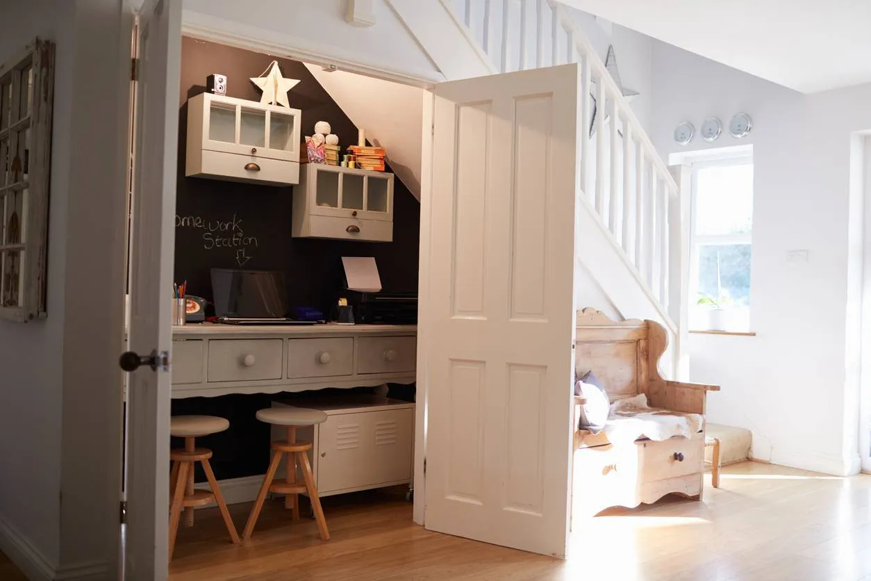 rangement sous escalier