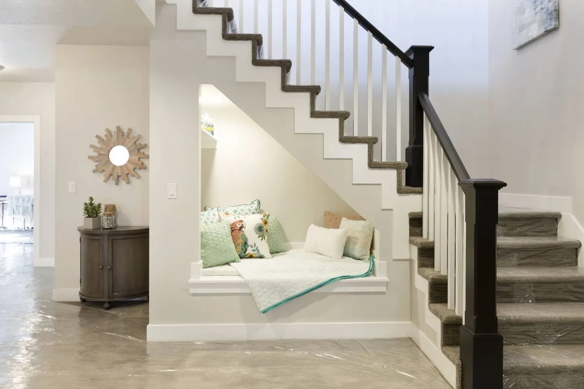 Comment aménager l’espace perdu sous un escalier ?