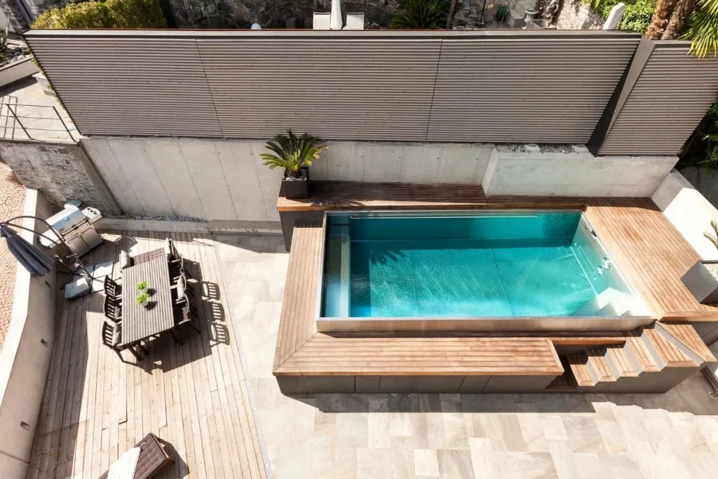 jardin et piscine hors sol