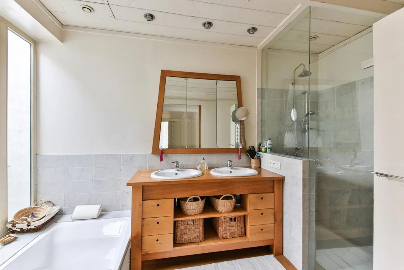Apportez de la chaleur et un air décontracté dans votre salle de bain