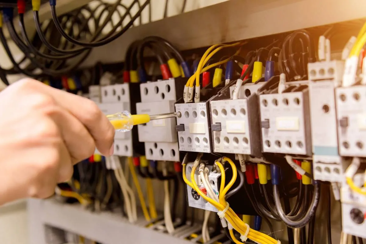 Travaux d’électricité : quand peut-on avoir droit aux aides de l’Etat ?