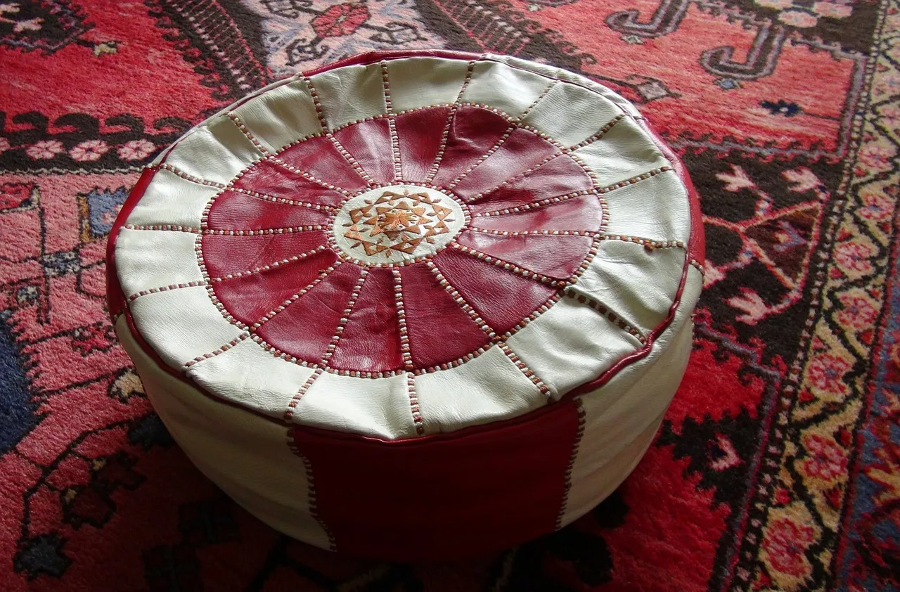 Les poufs marocains : le meuble idéal pour égayer votre maison