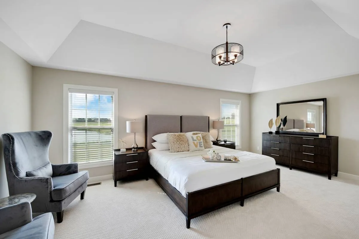 Comment mettre en valeur le lit dans la chambre parentale ?