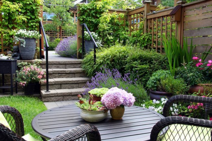 Déco de jardin : installez des objets imposants
