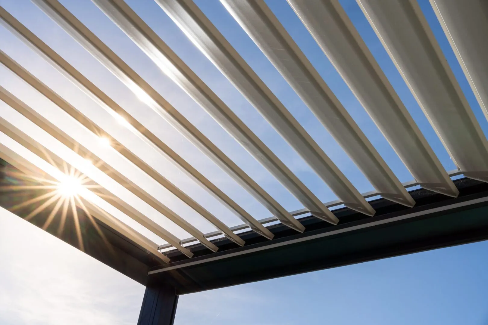 Pourquoi choisir une pergola bioclimatique pour votre maison ?