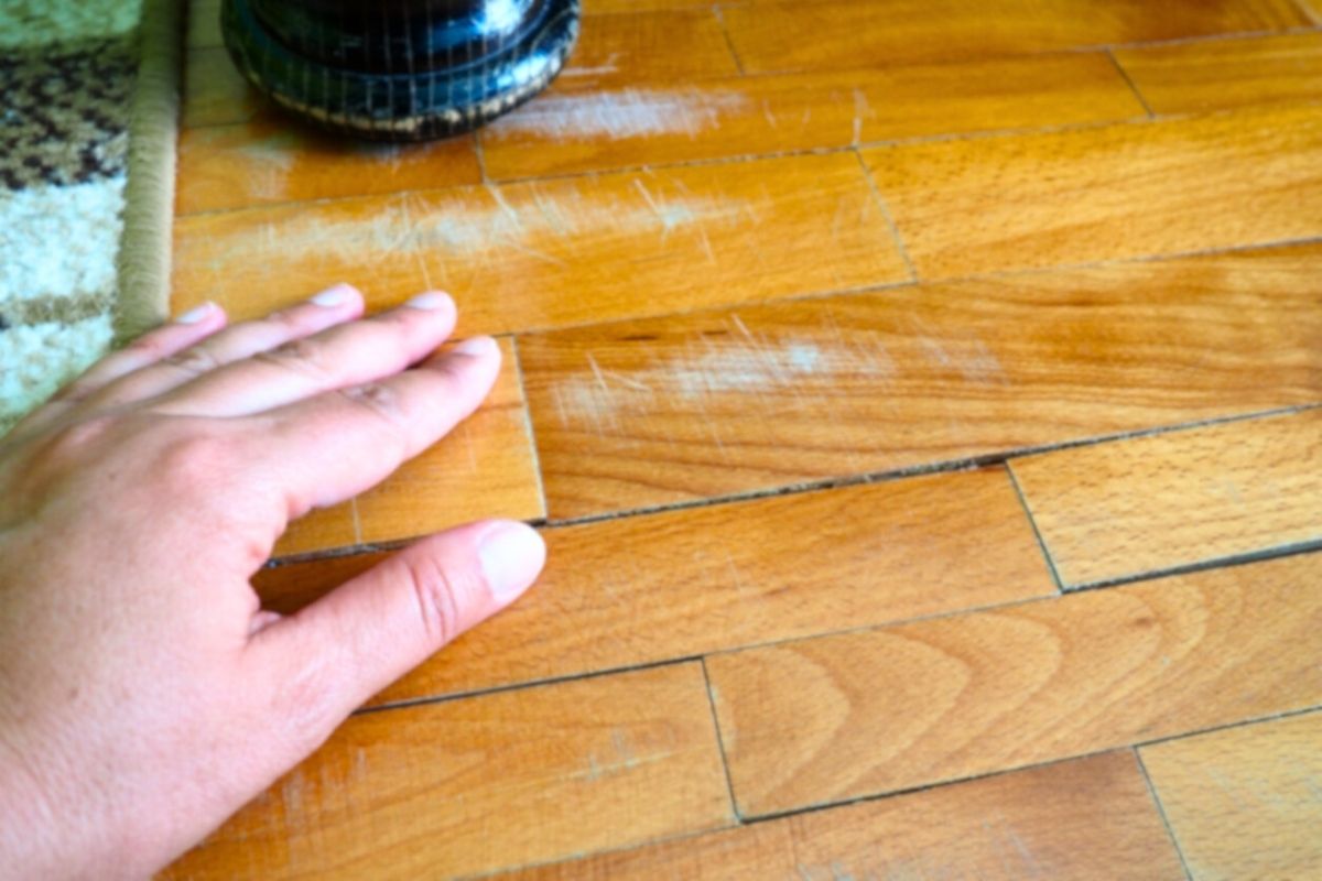 9 astuces de grands-mères pour effacer les rayures sur le parquet