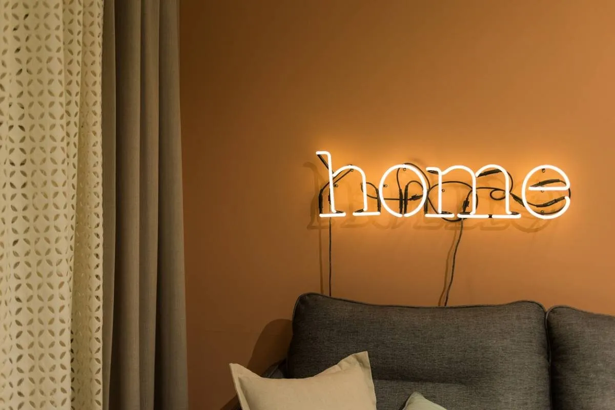 Déco intérieure et éclairage : et si vous créez votre propre néon personnalisé ?