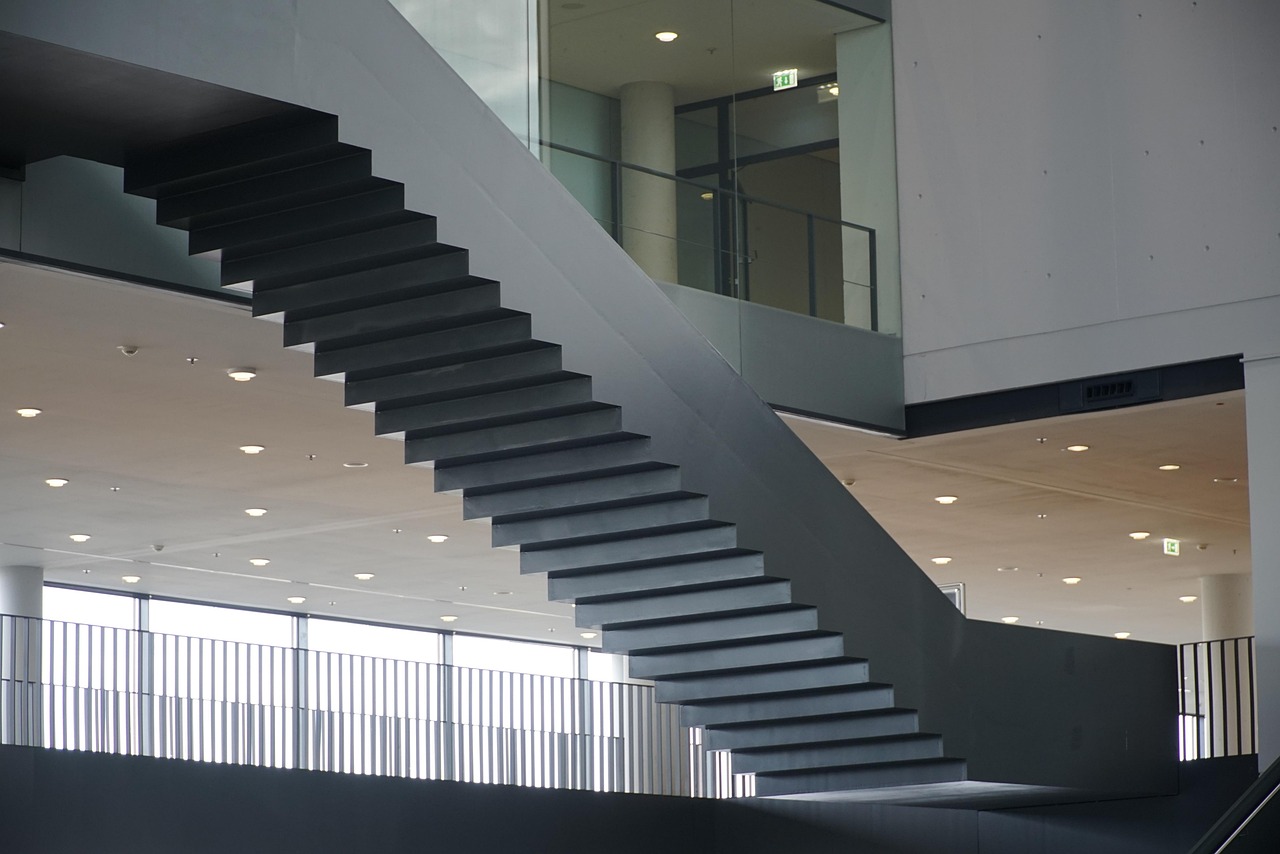 Escaliers métalliques : optimisez votre espace de stockage dans un esprit design