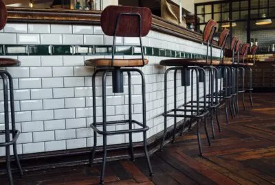 Plusieurs_critères_à_considérer_pour_choisir_un_bon_tabouret_de_bar