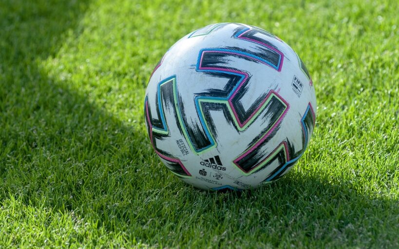 Papier_peint_football_:_une_déco_tendance_pour_les_fans_de_tous_âges