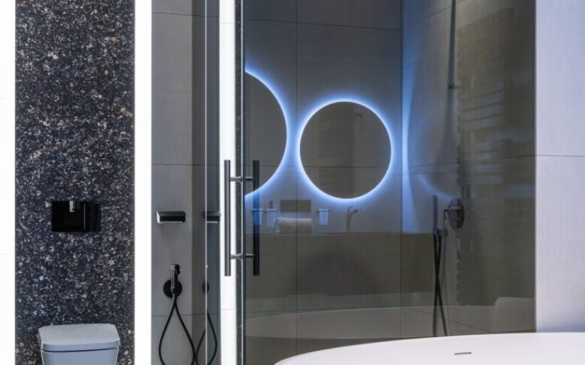 Pourquoi_vous_devriez_nettoyer_votre_douche_avec_un_spray_de_cuisson