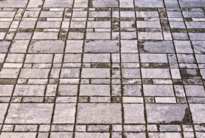5_trucs_essentiels_pour_faire_des_joints_de_dalles_extérieur_parfaits