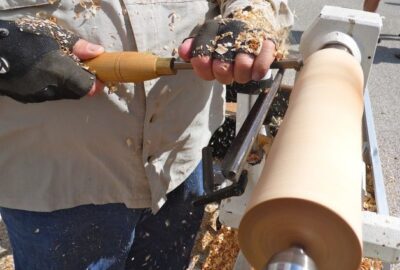 Quels_sont_les_principaux_matériaux_utilisés_par_un_artisan_menuisier_?