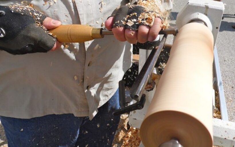 Quels_sont_les_principaux_matériaux_utilisés_par_un_artisan_menuisier_?
