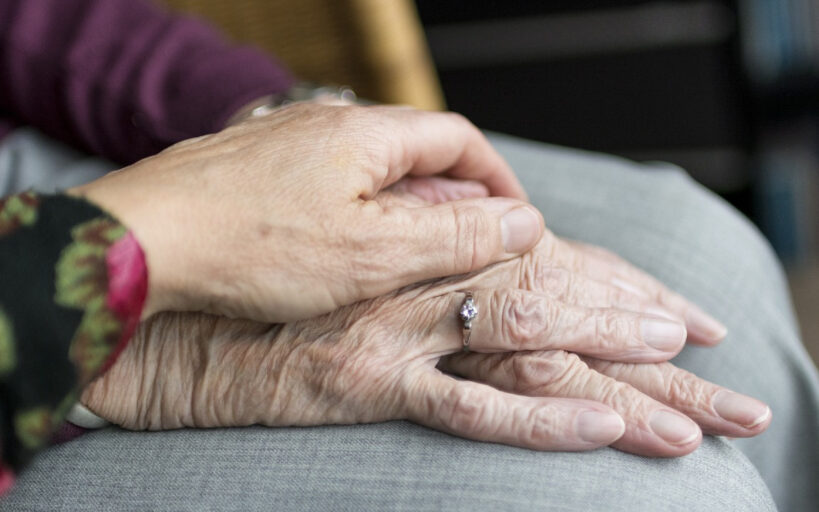 Cohabitation intergénérationnelle : vivre sereinement avec un parent âgé