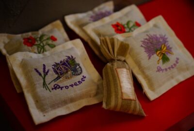 Oreiller_parfumé_à_la_lavande_et_plus_encore_:_3_astuces_pour_mieux_dormir