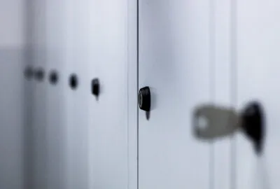 La société CIMM est spécialisée dans la vente des casiers et des vestiaires
