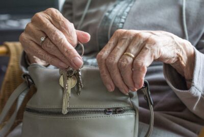5_projets_faciles_pour_aider_les_parents_âgés_à_rester_en_sécurité_à_la_maison