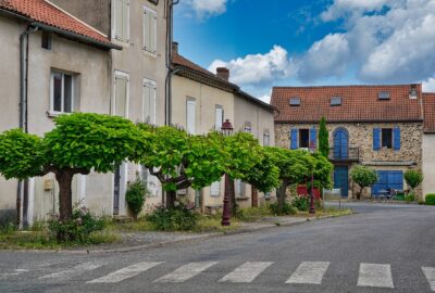 Cinq_astuces_ingénieuses_pour_cacher_un_vis_à_vis_en_hauteur_dans_votre_maison