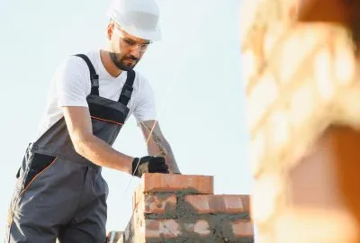 Rénovation ou nouvelle construction : pourquoi faire appel à un maçon expert à Angers ?