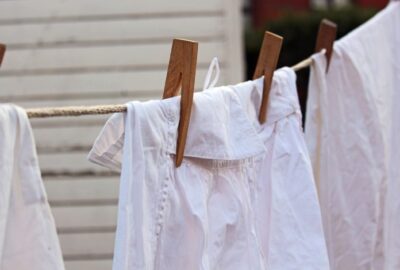 Voici_comment_récupérer_du_linge_blanc_qui_a_déteint_en_rose_:_nos_meilleures_astuces