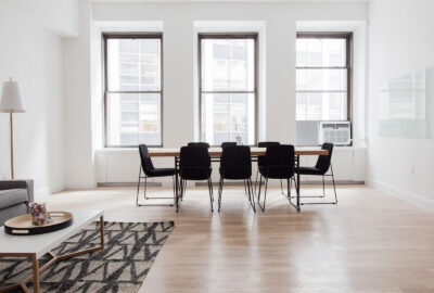 Parquet clipsable : quels avantages par rapport à un parquet classique ou à une moquette ?