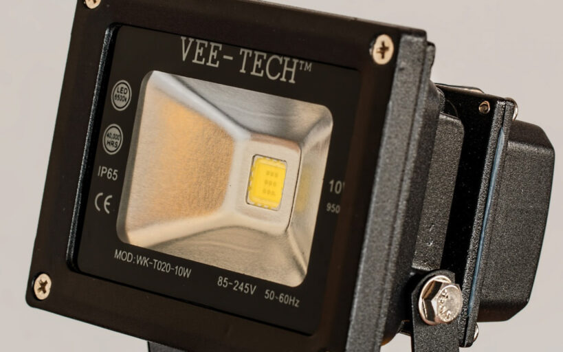 Projecteur solaire : un choix éclairé pour un éclairage extérieur pratique et écologique