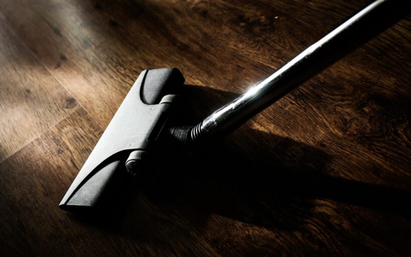 Cet_aspirateur_à_main_est_la_machine_de_nettoyage_la_plus_étonnante_qui_soit__Voici_le_Dirt_Devil_Kurv_