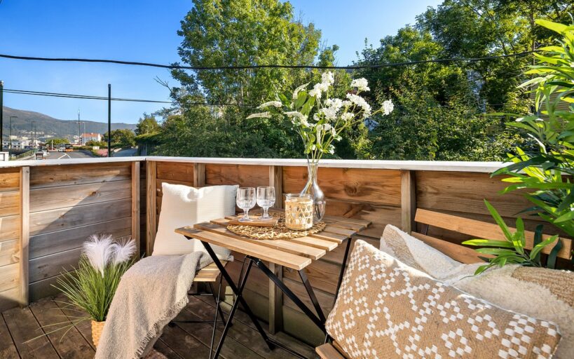 Profitez_d_une_terrasse_confortable_toute_l_année_avec_un_store_extérieur_polyvalent_:_protection_contre_le_soleil,_la_pluie_et_le_vent