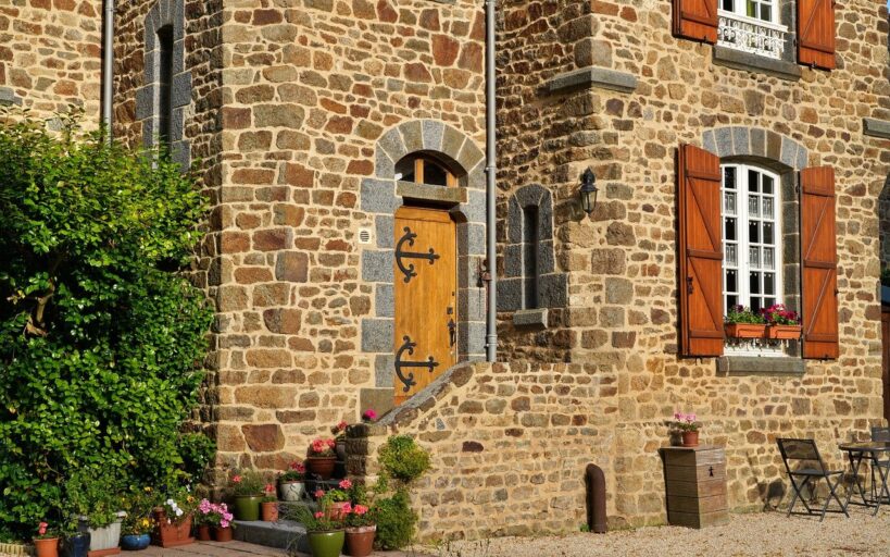 Revivez_l_art_ancestral_de_la_menuiserie_traditionnelle_dans_la_décoration_de_votre_maison_